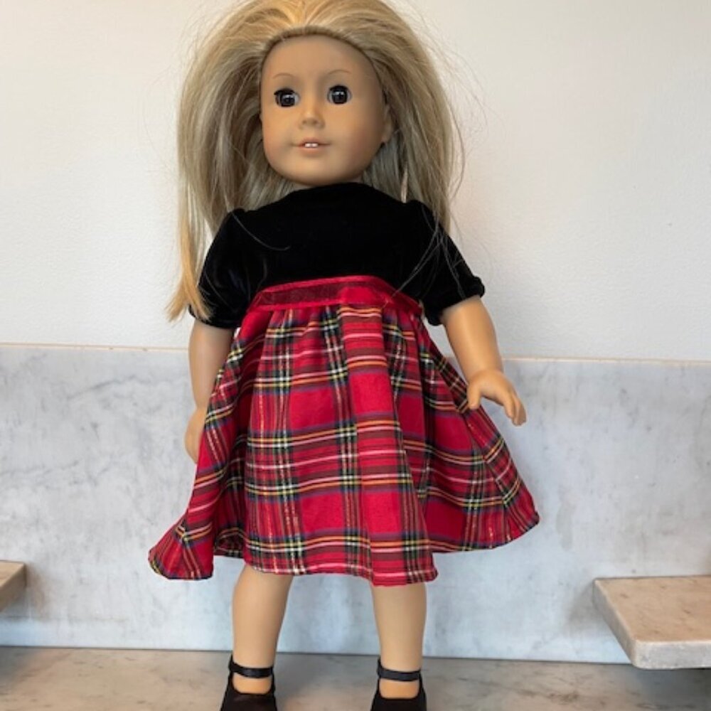 AMERICAN GIRL Doll of the Year 2008 Mia St. Clair